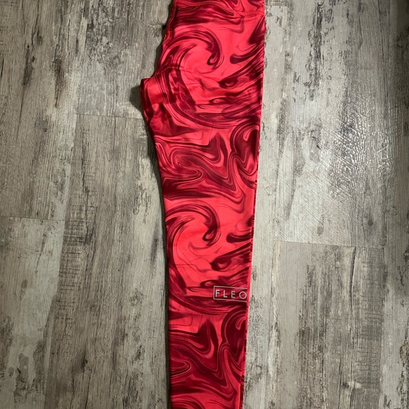 Fleo El Toro Hot Pink Marble Swirl Leggings Size Small - Picture 2 of 3